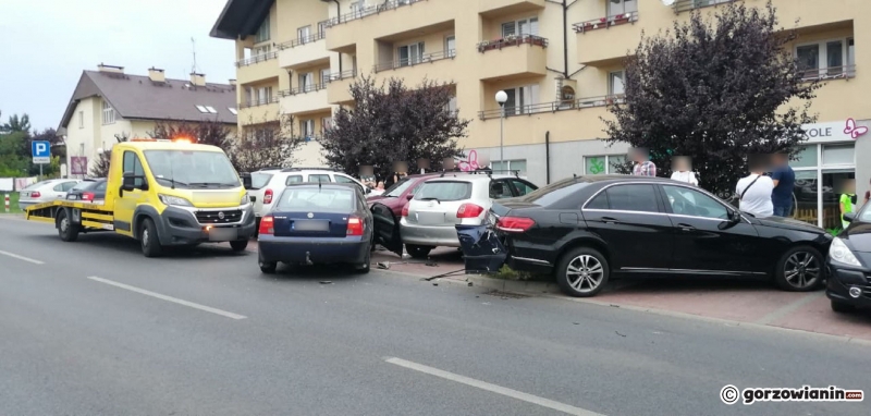 5/6 Rozbite auta na Dekerta