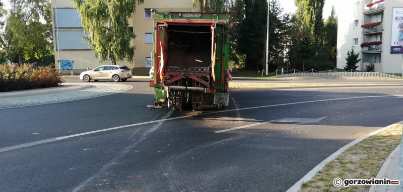 10/13 Wypadek z udziałem śmieciarki na Walczaka