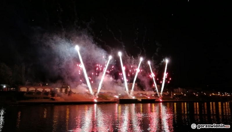 4/10 Pokaz fajerwerków na Koniec Lata Party