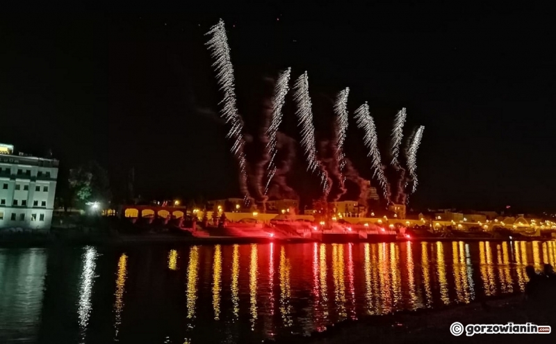 8/10 Pokaz fajerwerków na Koniec Lata Party