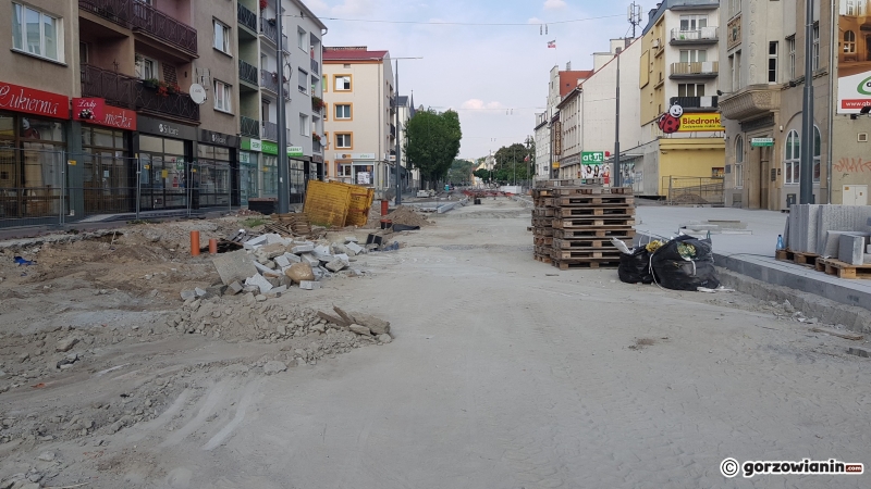 3/13 Budowa deptaka na Sikorskiego