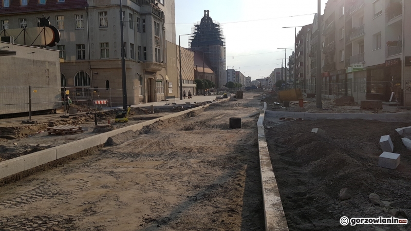 7/13 Budowa deptaka na Sikorskiego