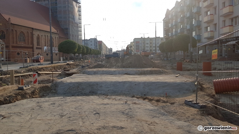 8/13 Budowa deptaka na Sikorskiego