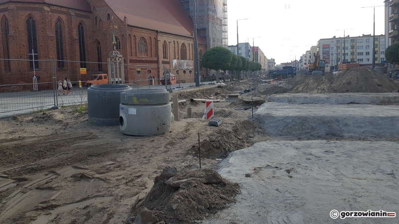 9/13 Budowa deptaka na Sikorskiego