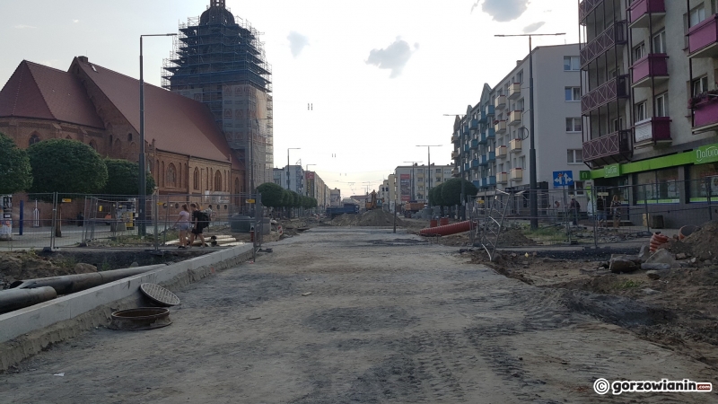 10/13 Budowa deptaka na Sikorskiego