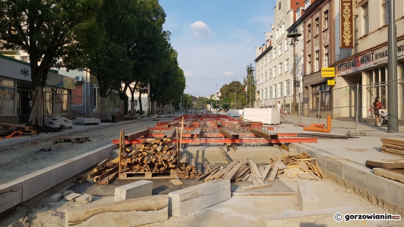 11/13 Budowa deptaka na Sikorskiego