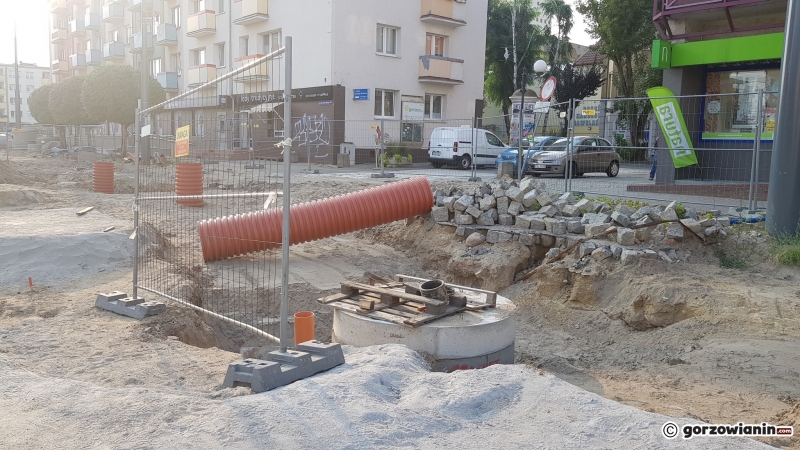 12/13 Budowa deptaka na Sikorskiego