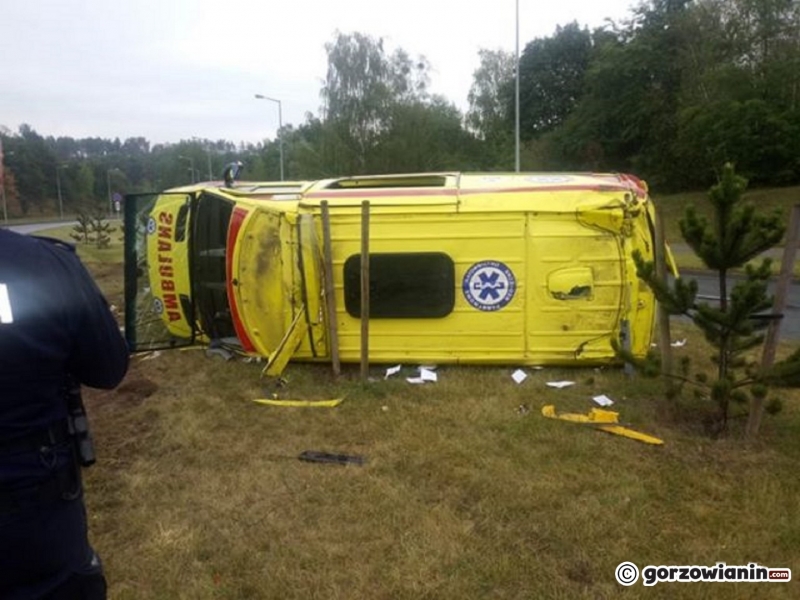 4/8 Dachowanie karetki pogotowia
