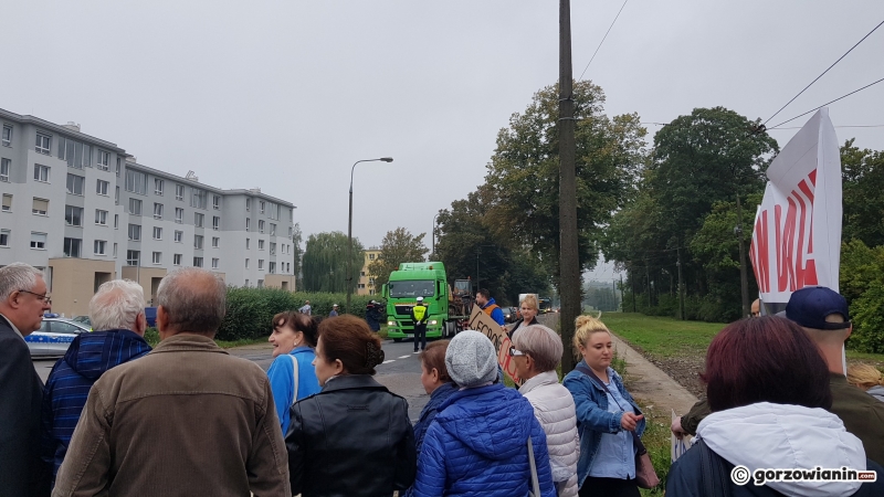 1/13 Protest przy ul. Walczaka przeciwko wytwórni asfaltu