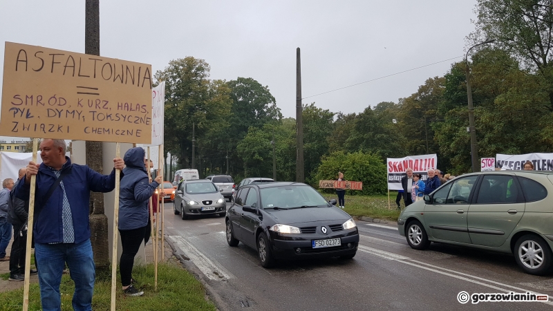 8/13 Protest przy ul. Walczaka przeciwko wytwórni asfaltu