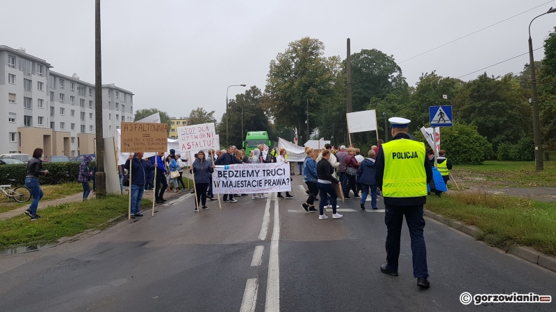 9/13 Protest przy ul. Walczaka przeciwko wytwórni asfaltu