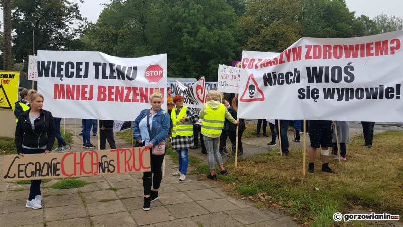 12/13 Protest przy ul. Walczaka przeciwko wytwórni asfaltu