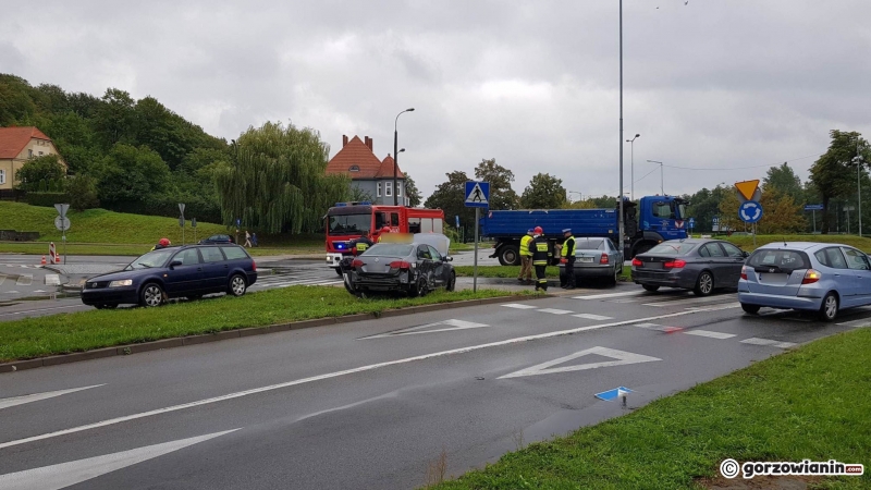 4/7 Dwa wypadki na rondzie Wyszyńskiego