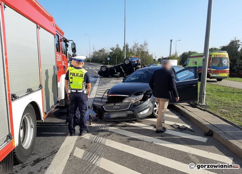 2/5 Zderzenie toyoty i forda na rondzie Kasprzaka