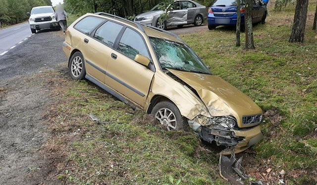 2/4 Groźne zdarzenie drogowe w Boleminie