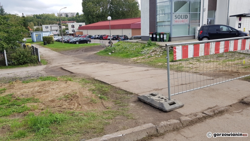 3/7 Zablokowany przejazd na Piaskach