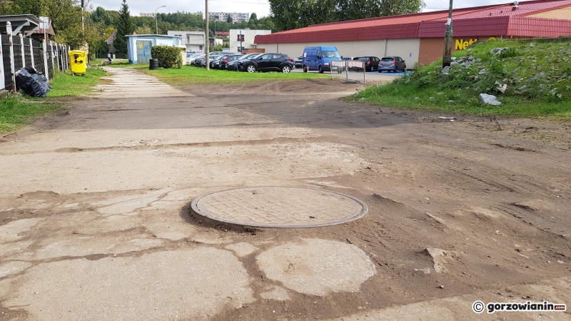 6/7 Zablokowany przejazd na Piaskach