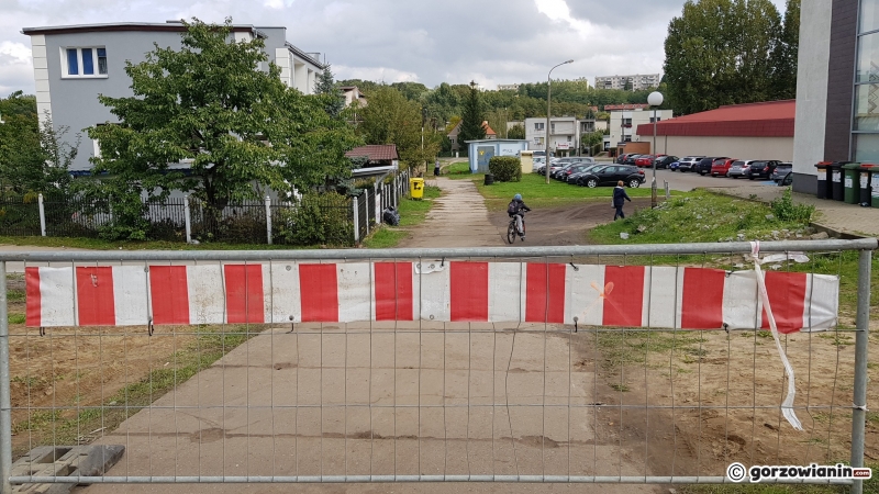 7/7 Zablokowany przejazd na Piaskach