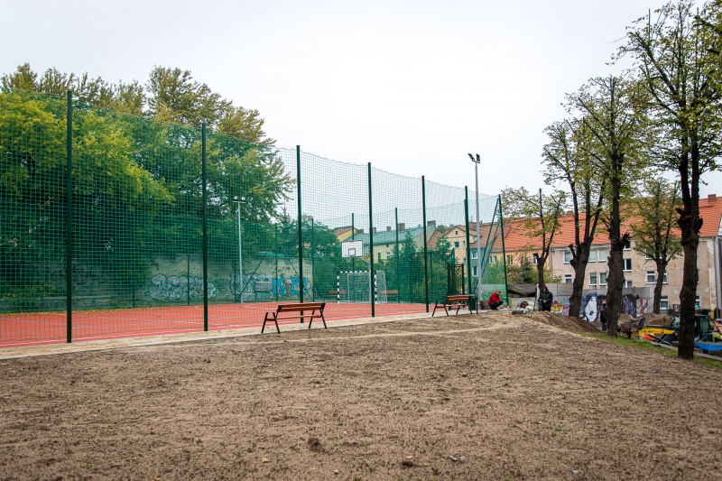 4/9 Nowe boiska przy IV LO