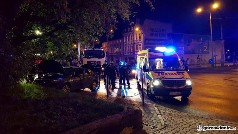 5/7 Policyjny radiowóz zderzył się z peugeotem