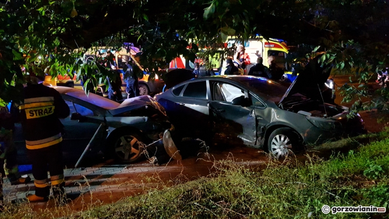 7/7 Policyjny radiowóz zderzył się z peugeotem
