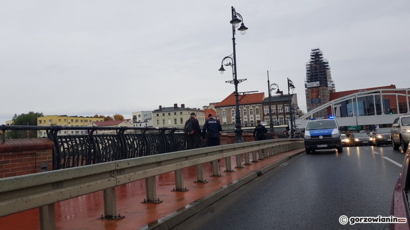 4/15 Poszukiwania mężczyzny, który wskoczył do Warty