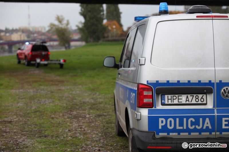 8/15 Poszukiwania mężczyzny, który wskoczył do Warty