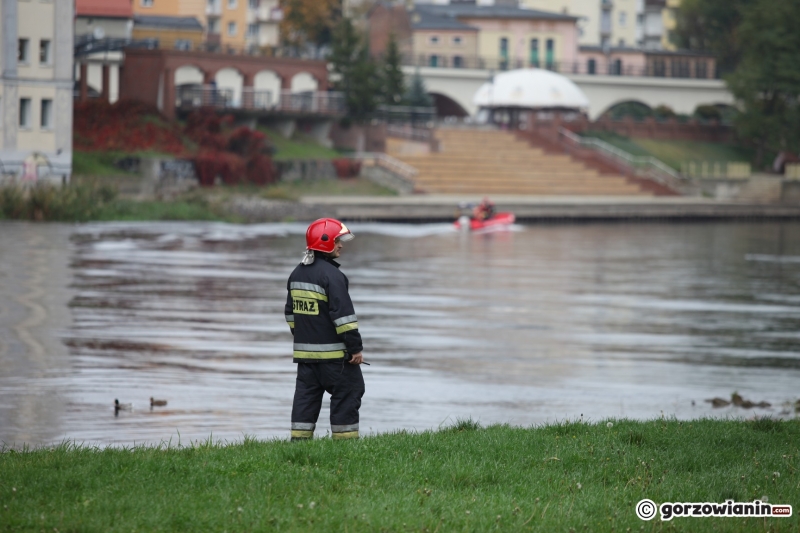 10/15 Poszukiwania mężczyzny, który wskoczył do Warty