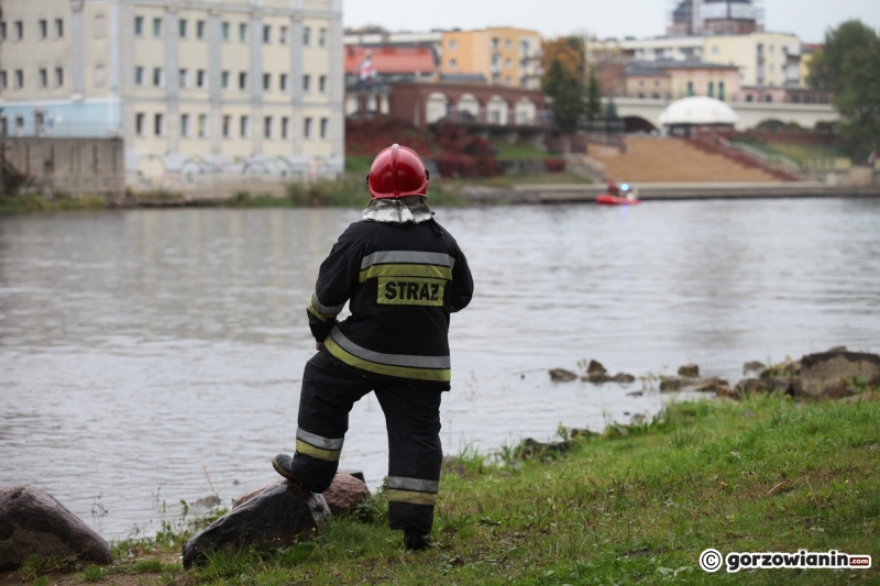12/15 Poszukiwania mężczyzny, który wskoczył do Warty
