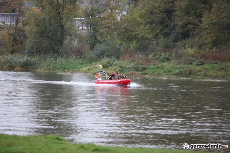 15/15 Poszukiwania mężczyzny, który wskoczył do Warty