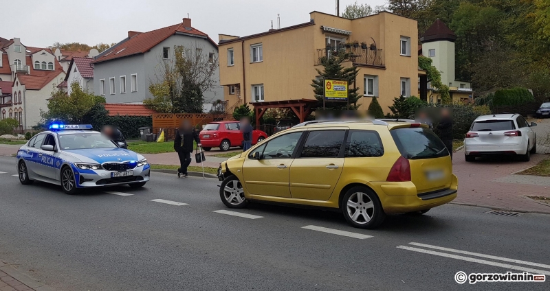 1/4 Zderzenie dwóch aut na Wyszyńskiego