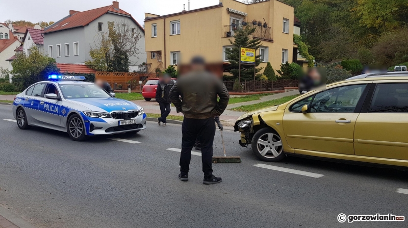 3/4 Zderzenie dwóch aut na Wyszyńskiego