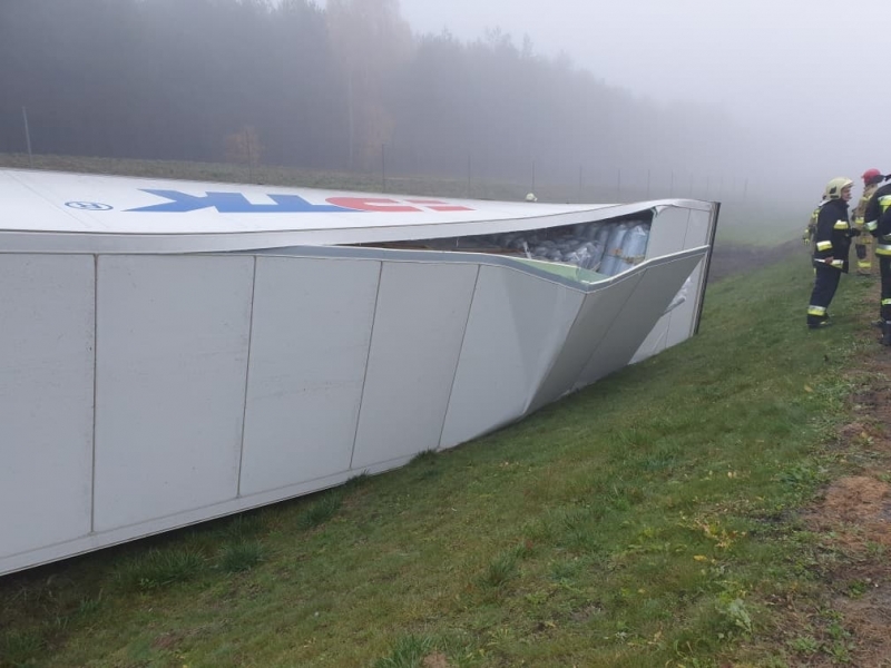 4/5 Przewrócona ciężarówka na S3