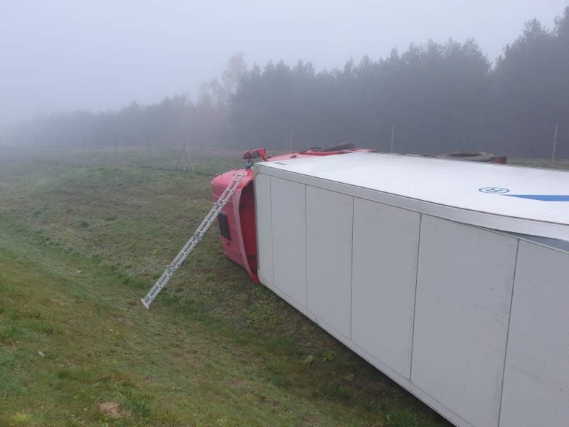 5/5 Przewrócona ciężarówka na S3