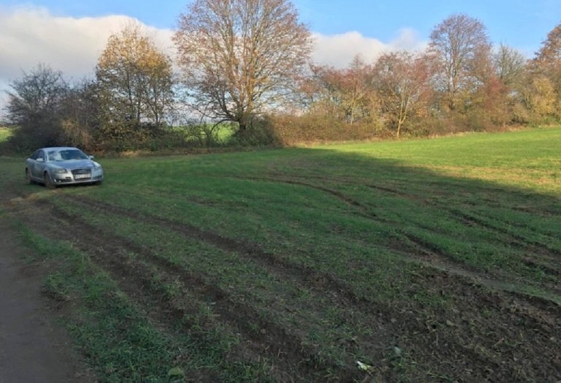 5/9 Porzucone audi na polu