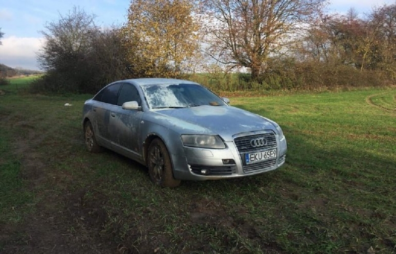 5/6 Zniszczone pole przez kierowcę audi