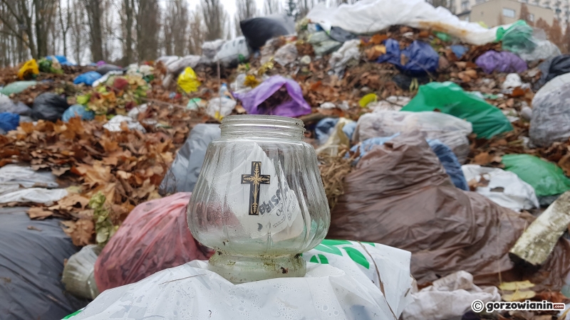 5/15 Hałda śmieci na cmentarzu Świętokrzyskim