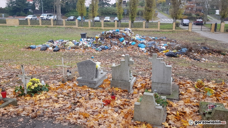 6/15 Hałda śmieci na cmentarzu Świętokrzyskim