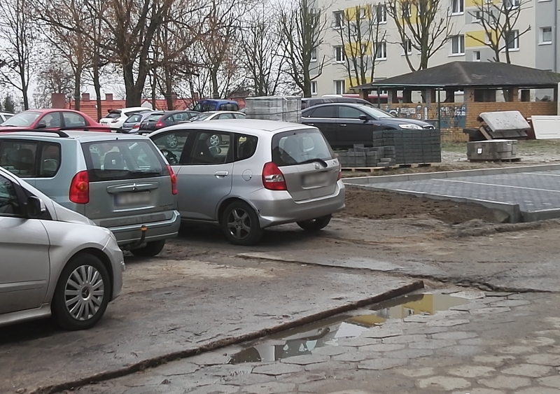 2/9 Parkingowy problem przy ul. Asnyka