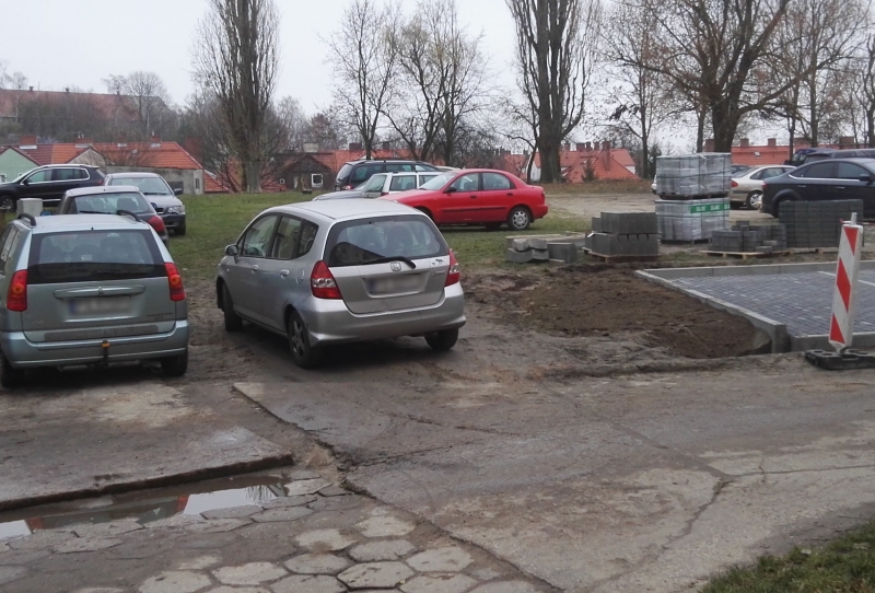 6/9 Parkingowy problem przy ul. Asnyka