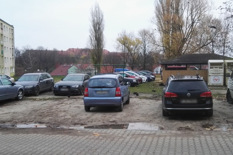 9/9 Parkingowy problem przy ul. Asnyka