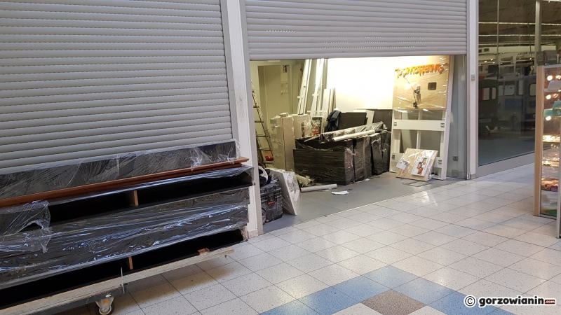 3/7 Sklepy zamykają się przy Słowiańskiej