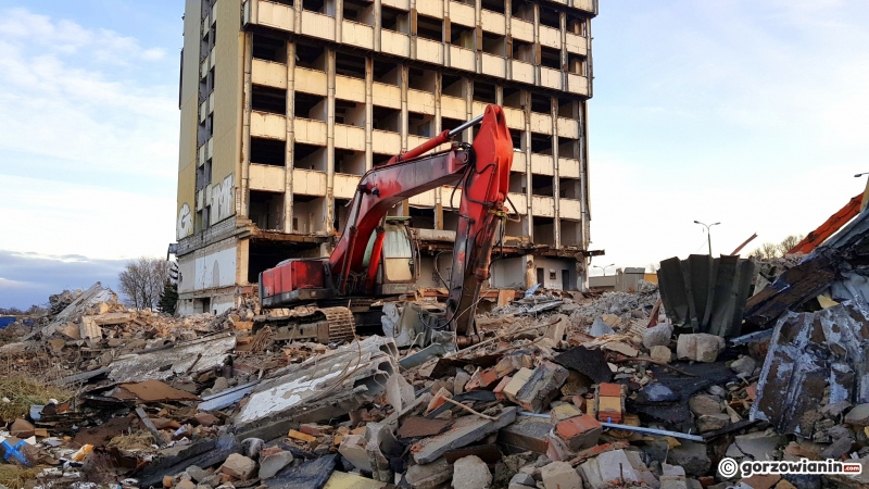 3/9 Rozbiórka wieżowca Ursusa
