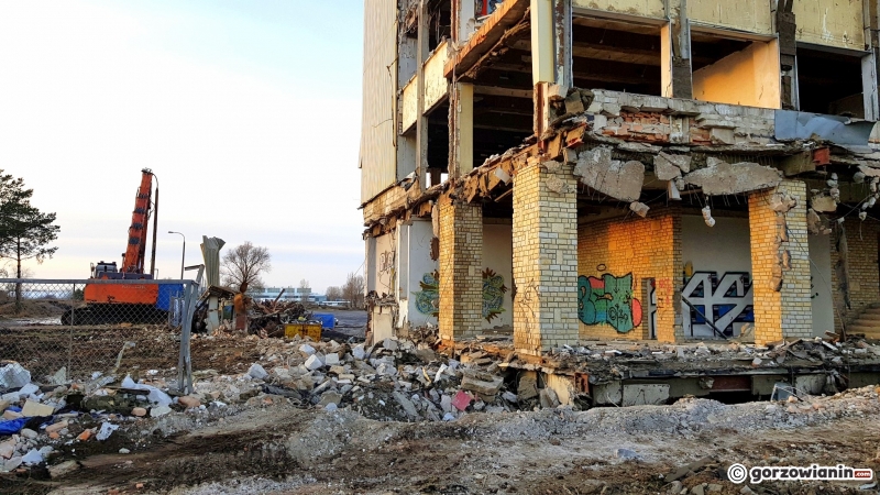 4/9 Rozbiórka wieżowca Ursusa