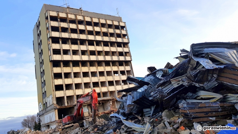 8/9 Rozbiórka wieżowca Ursusa
