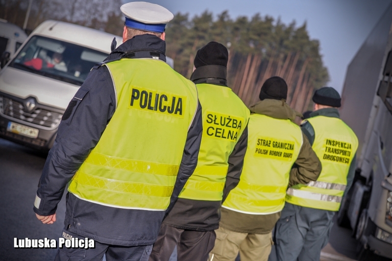 8/22 Zmasowane działania służb na S3