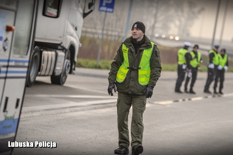 17/22 Zmasowane działania służb na S3