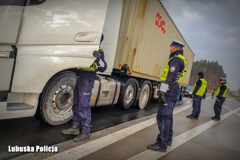 19/22 Zmasowane działania służb na S3