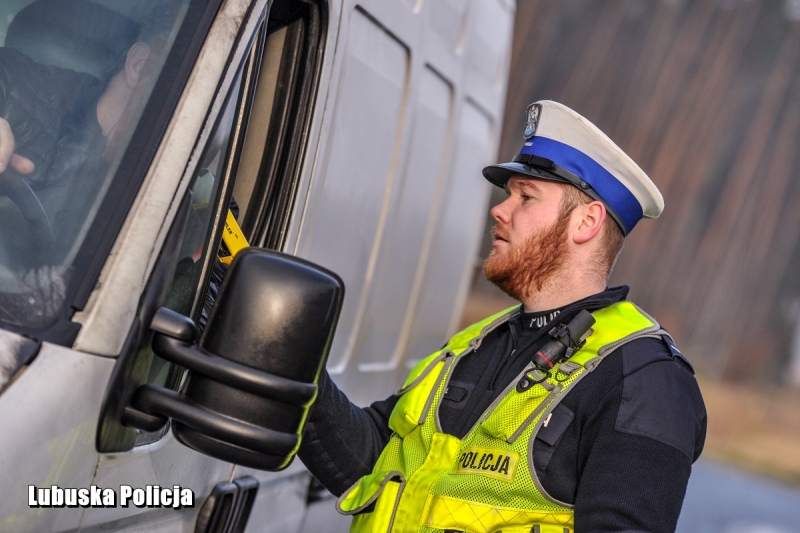 22/22 Zmasowane działania służb na S3