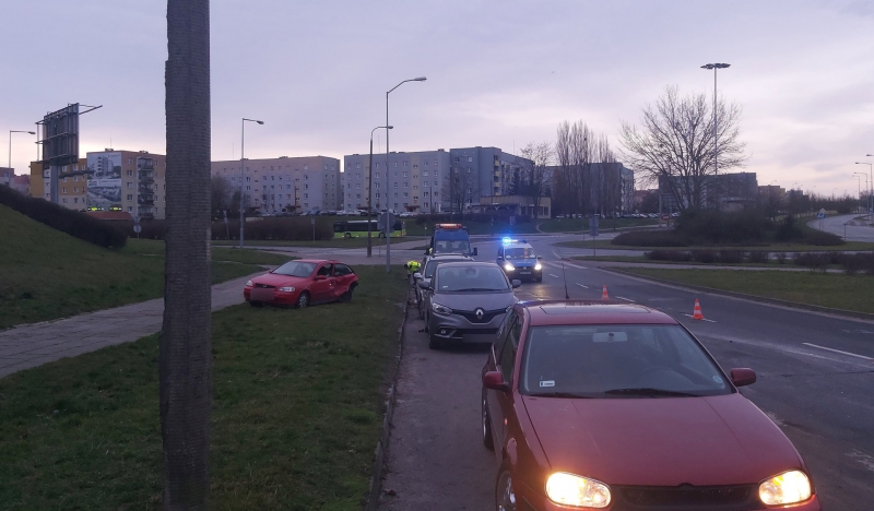 3/10 Roztrzaskane auta na Czartoryskiego